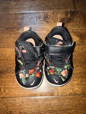 Nike Baby Girl Floral Shoes Size 4C
